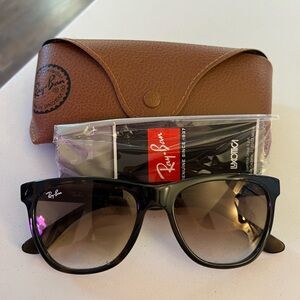Ray-Ban (RB4184) Sunglasses